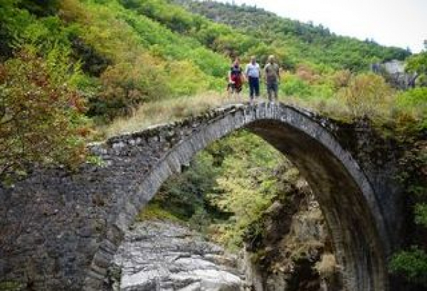 Προστασία, ανάδειξη και προβολή τεσσάρων πέτρινων τοξωτών γεφυριών στην ορεινή περιοχή του Δήμου Παρανεστίου (στους οικισμούς Διποτάμων και Τραχωνίου)